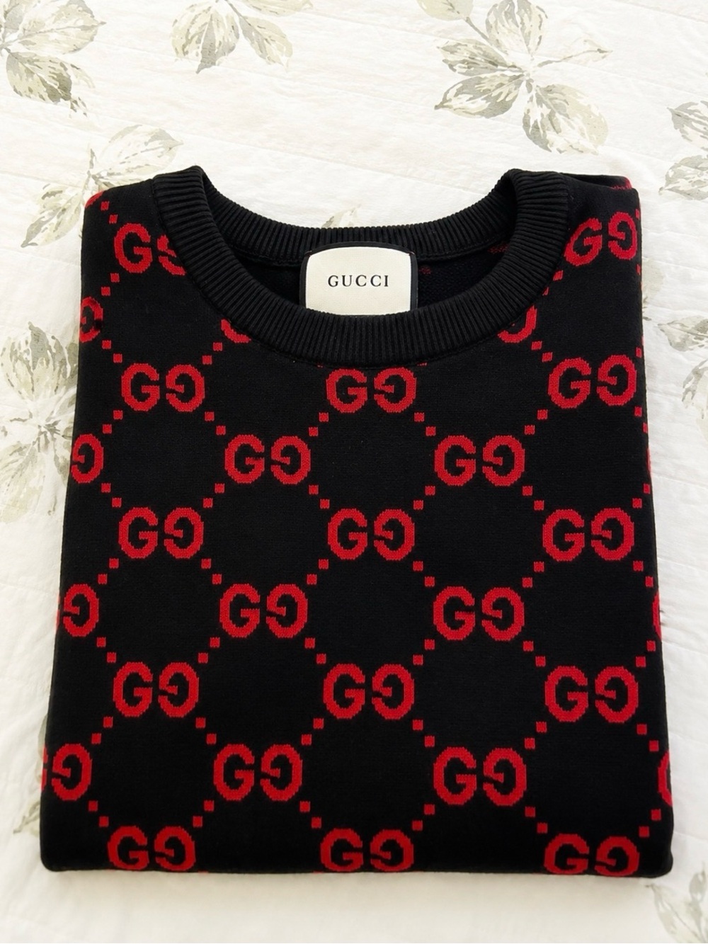 Preowned unisex size medium Gucci Red GG Logo Knit Sweater. Made in Italy.🇮🇹